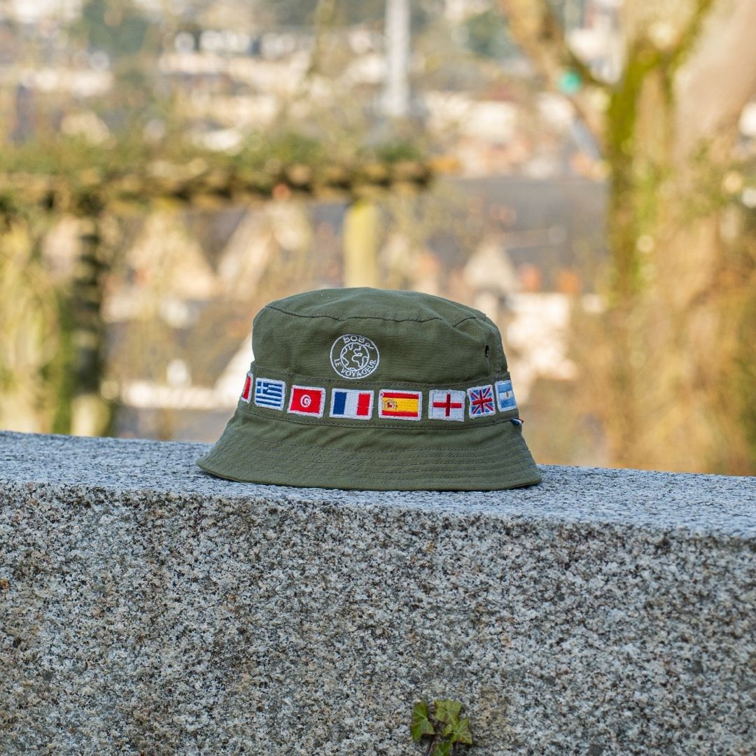 Bob kaki personnalisé avec drapeau brodé